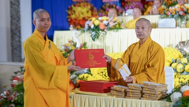 Tăng sinh khóa XIV (2022-2025) nhận Bằng tốt nghiệp Trung cấp Phật học 