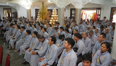 Hơn 200 khóa sinh là những người khuyết tật, khiếm thị trên địa bàn TP.Đà Nẵng tham dự khóa tu "Một ngày an lạc" tại chùa Pháp Lâm