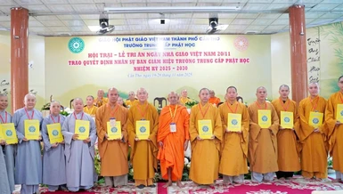 Ban Giám hiệu Trường Trung cấp Phật học TP.Cần Thơ gồm 14 vị do Thượng tọa Thích Bình Tâm làm Hiệu trưởng