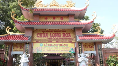 Cổng Tam quan chùa Long Hoa
