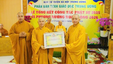 Phân ban Từ thiện xã hội Giáo dục T.Ư nhân Bằng tuyên dương công đức