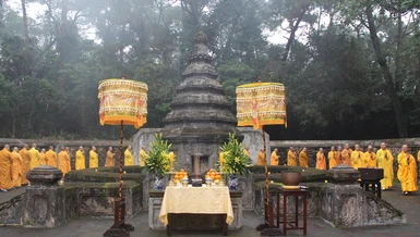 Hữu nhiễu bảo tháp Tổ sư Thiệt Diệu Liễu Quán 