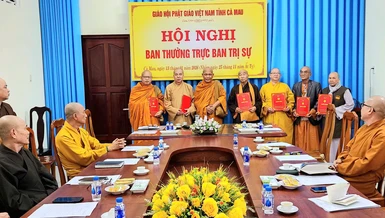 Trao quyết định thành lập Tổ công tác Phật sự liên ngành tỉnh Cà Mau 