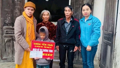 Nghệ An: Chùa Yên Thái nhận đỡ đầu trẻ mồ côi