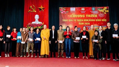 Có 300 phần quà Tết được trao đến bà con có hoàn cảnh khó khăn