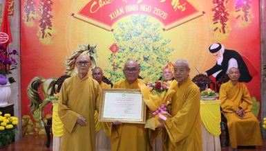 Trao Giáo chỉ tấn phong giáo phẩm của Ban Thường trực Hội đồng Chứng minh