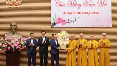 Ban Trị sự GHPGVN tỉnh Nghệ An tặng quà Tết đến lãnh đạo Tỉnh ủy