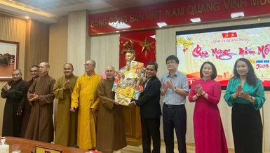 Ban Trị sự GHPGVN tỉnh Quảng Ngãi tặng quà chúc Tết đến lãnh đạo Tỉnh ủy