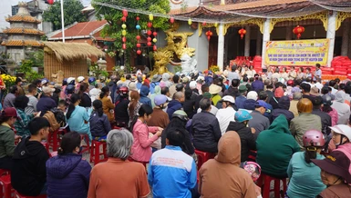 Các tự viện tổ chức phiên chợ 0 đồng, tặng quà Tết đến bà con khó khăn