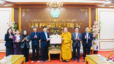 Đoàn lãnh đạo Tỉnh ủy thăm, tặng quà chúc Tết đến Ban Trị sự GHPGVN tỉnh Hưng Yên