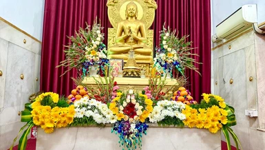 Trang nghiêm điện Phật trong ngày đầu năm mới