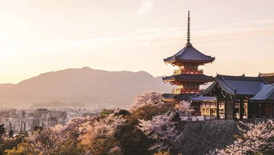 Bảo tháp của ngôi chùa Kyomizu-dera (清水寺, Thanh Thủy tự), Kyoto ngôi đại tự được công nhận là Di sản văn hóa thế giới tại Nhật Bản