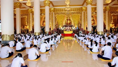 Khóa tu Bát quan trai tại chùa Phật Quốc Vạn Thành có sự tham dự của hơn 500 thanh thiếu niên, học sinh