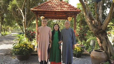 Nguyễn Thái Thuận cùng ba mẹ tại "Vườn nhà Bờm"