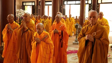 Khóa lễ thọ an cư được tổ chức tại chánh điện tổ đình Từ Đàm lịch sử