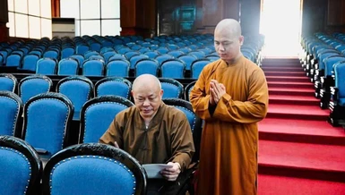 Thượng tọa Thích Tâm Định kiểm tra và chỉ đạo công tác chuẩn bị đại hội