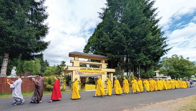 Liên Hoa là một ngôi chùa Việt được tạo dựng cách đây 35 năm tại thủ phủ Olympia bang Washington