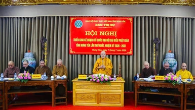 Hòa thượng Thích Thanh Hiện chủ trì phiên họp