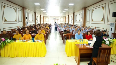 Tăng Ni trường hạ Trung tâm Phật giáo Hùng Vương lắng nghe phổ biến về Luật Tín ngưỡng, tôn giáo