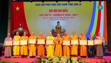 Trao Bằng tuyên dương công đức đến 14 tập thể và 31 cá nhân có nhiều thành tích xuất sắc trong công tác Phật sự, nhiệm kỳ 2022-2027