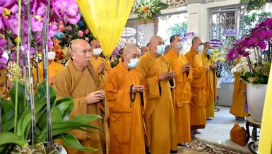 Ban Giám hiệu Trường Cao Trung cấp Phật học TP.HCM viếng tang, sáng nay 8-1