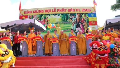 Khai mạc ngày hội văn hoa Phật đản của Phật giáo quận.
