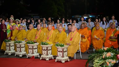 Chư tôn giáo phẩm chứng minh buổi lễ