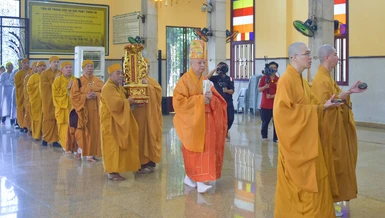 Hòa thượng sám chủ và chư tôn đức Ban Nghi lễ thỉnh linh mô triều Phật, yết tổ - Ảnh: Quảng Đạo/BGN