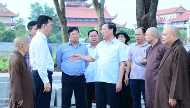 Chủ tịch UBND TP.HCM Phan Văn Mãi đến Học viện Phật giáo VN tại TP.HCM khảo sát công tác chuẩn bị Đại lễ Vesak 2025 