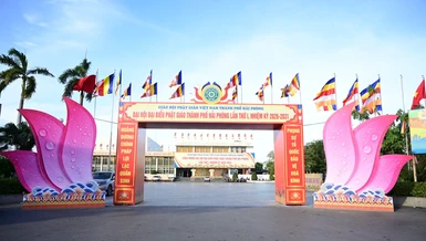 Cổng chào dẫn vào Cung Văn hóa Hữu nghị Lao đông Việt-Tiệp nơi diễn ra Đại hội Phật giáo TP.Hải Phòng. Ảnh: Thành Trung