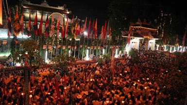 Thừa Thiên Huế: 10.000 người tham gia rước Phật