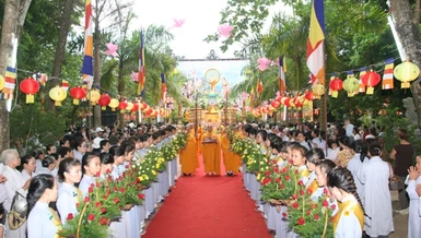 Thiêng liêng Lễ Rước Phật tại cố đô