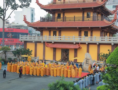 [Video] Thiêng liêng Lễ an vị vĩnh viễn xá-lợi Trái tim Bồ-tát Thích Quảng Đức vào tháp Đa Bảo