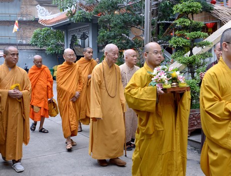 [Video] Đức Pháp chủ quang lâm chứng minh, trao Giáo chỉ tấn phong giáo phẩm tại Hội nghị Thường niên GHPGVN