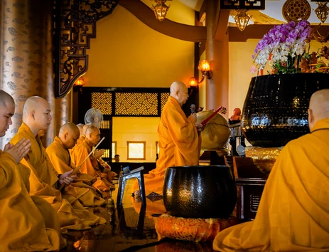 [Video] Đạo tràng Pháp Hoa khánh tuế Đức Pháp chủ và khai đàn Pháp hội Dược Sư đầu năm tại chùa Huê Nghiêm