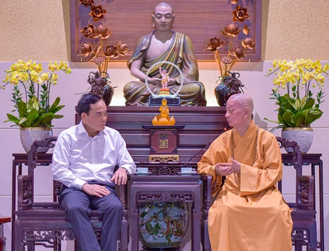 [Video] Bí thư Thành ủy TP.HCM Trần Lưu Quang đến chùa Huê Nghiêm thăm Đức Pháp chủ GHPGVN