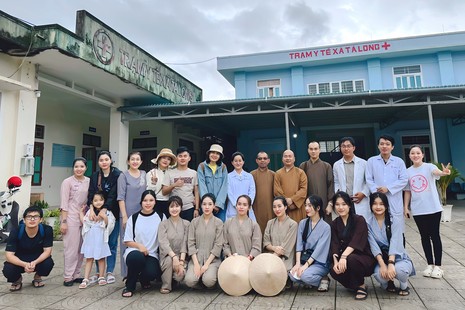 Câu lạc bộ Bồ Đề Tâm tổ chức trao quà, khám chữa bệnh cho bà con nghèo tại H.Đakrông, Quảng Trị