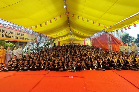 1.000 Phật tử người dân tộc thiểu số tham gia khóa tu tại chùa Pháp Hoa
