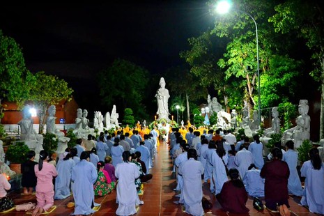 Trang nghiêm khóa lễ lạy ngũ bách danh tại thiền viện Trúc Lâm Phương Nam