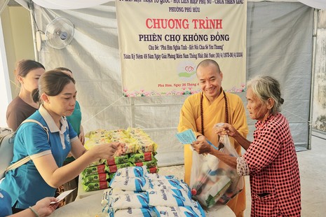 Phiên chợ 0 đồng cho người khó khăn tại chùa Thiền Giác