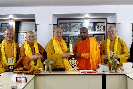 Phái đoàn Ban Văn hóa T.Ư hội đàm cùng đại diện Hiệp hội Maha Bodhi tại Ấn Độ