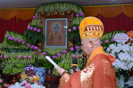 [Video] Hòa thượng Thích Lệ Trang sám chủ nghi thức cung tiến Giác linh Đức Đệ tam Pháp chủ GHPGVN