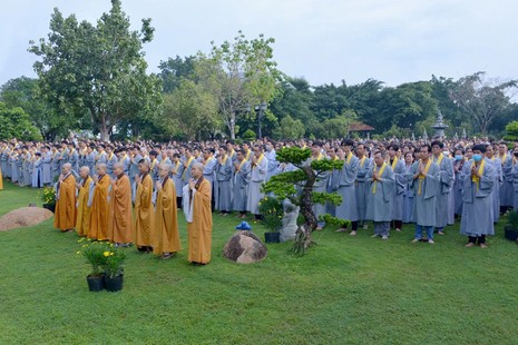 [Video] Lễ vía Đức Phật A Di Đà và khóa tu Một ngày an lạc tại chùa Huê Nghiêm 