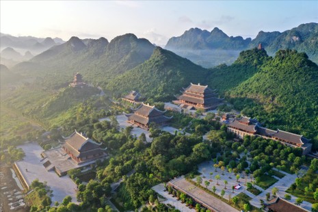 Khu danh lam thắng cảnh và khảo cổ quần thể Tam Chúc (phường Tam Chúc, tỉnh Ninh Bình) - Ảnh: Công Đạt