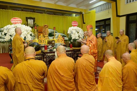 Lễ nhập kim quan và thọ tang Trưởng lão Hòa thượng Thích Trí Tịnh cử hành tại chùa Vĩnh Nghiêm (P.Xuân Hòa, TP.HCM) vào chiều ngày 8-10 - Ảnh: Bảo Toàn/BGN