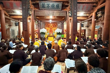 Chư Tăng Ni, Phật tử tham dự trì tụng kinh Dược Sư cầu nguyện quốc thái dân an