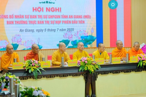 Chư tôn đức Ban Thường trực Ban Trị sự tỉnh An Giang họp phiên đầu tiên sau sáp nhập