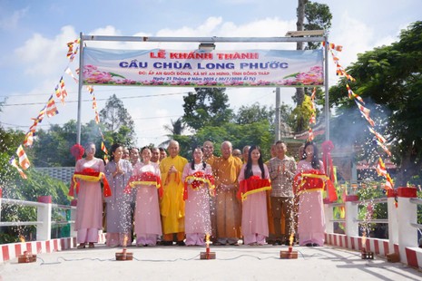 Chùa Long Phước, xã Mỹ An Hưng, tỉnh Đồng Tháp tổ chức khánh thành cầu dân sinh mang tên Cầu Chùa Long Phước