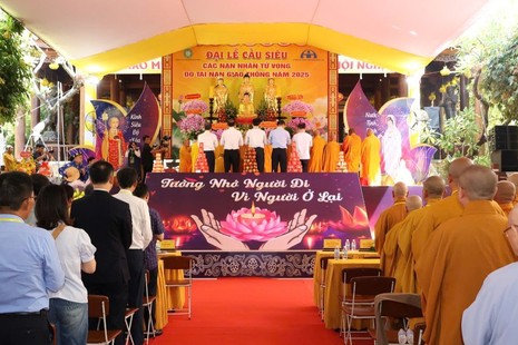 Lễ tưởng niệm nạn nhân tử vong do tai nạn giao thông, tại chùa Long Sơn