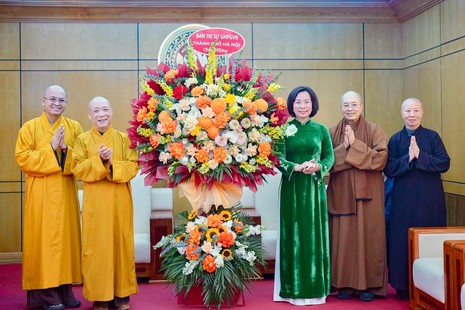 Phái đoàn Ban Trị sự GHPGVN TP.Hà Nội chúc mừng tân Chủ tịch Ủy ban MTTQVN Thành phố Bùi Huyền Mai